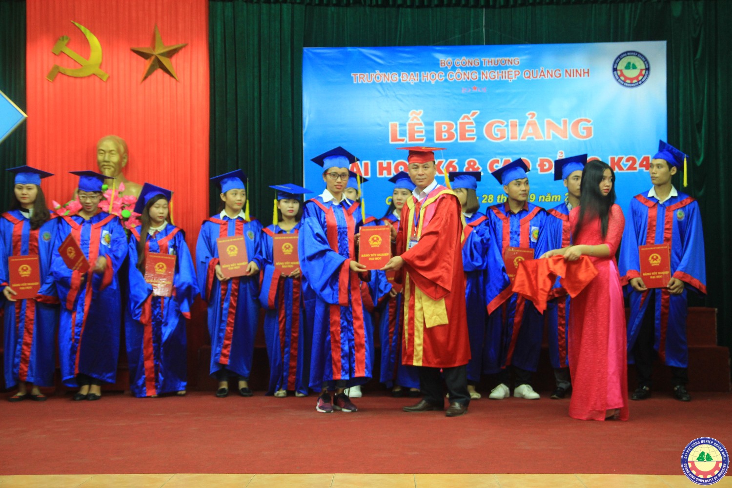 Lễ bế giảng và trao bằng tốt nghiệp K6