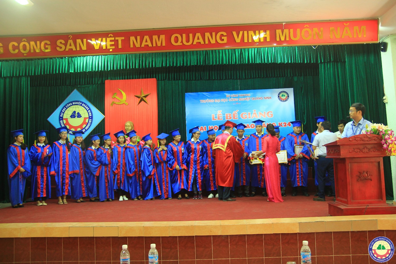 Lễ bế giảng và trao bằng tốt nghiệp K6