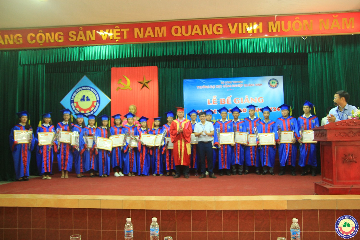 Lễ bế giảng và trao bằng tốt nghiệp K6