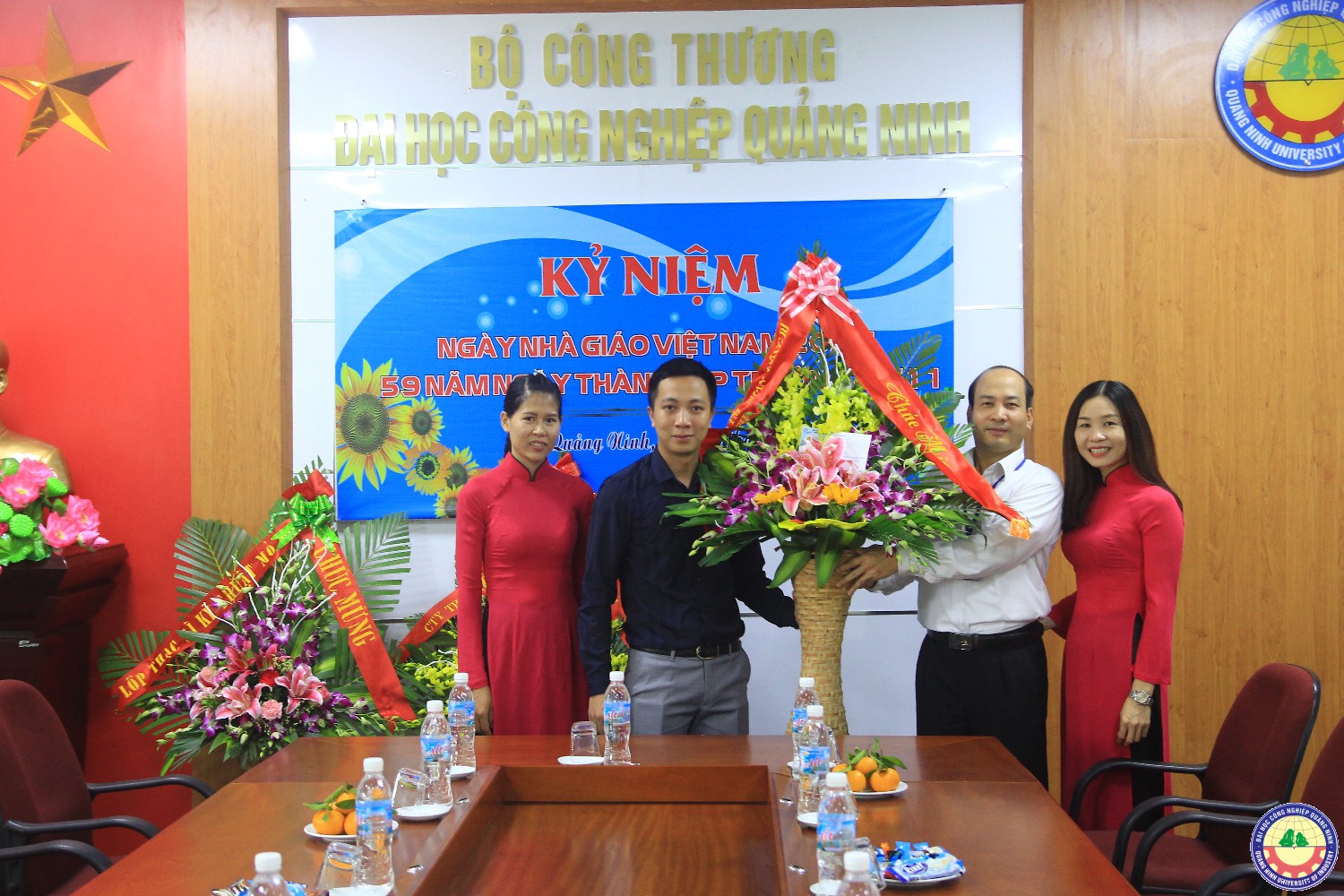Công đoàn bộ Công thương và các đơn vị chúc mừng nhà trường 20-11