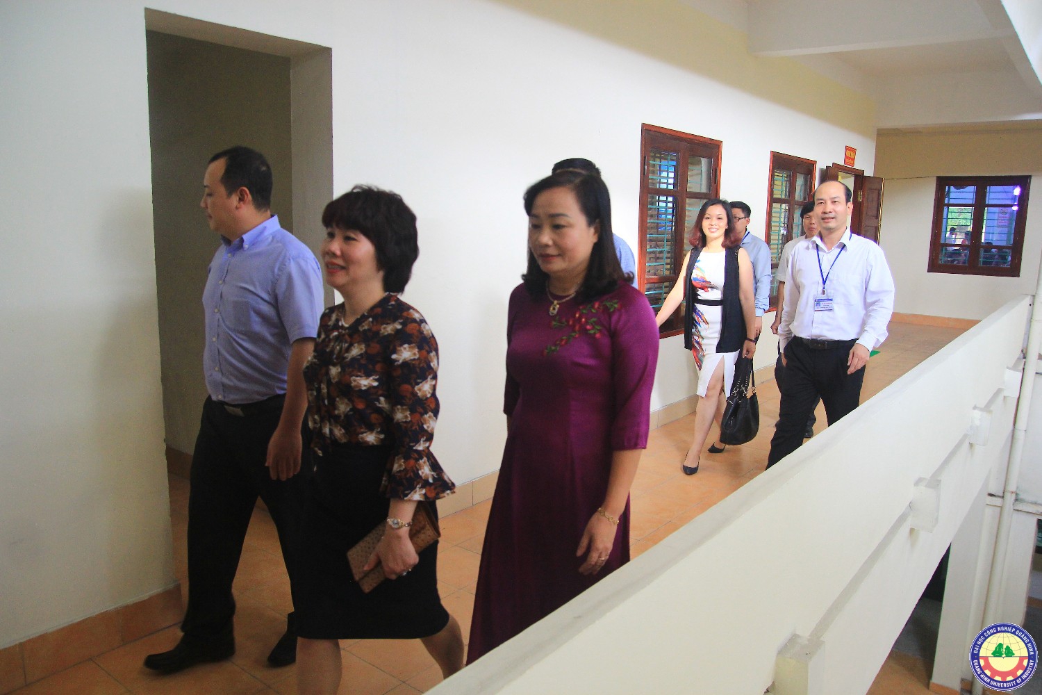 Công đoàn bộ Công thương và các đơn vị chúc mừng nhà trường 20-11