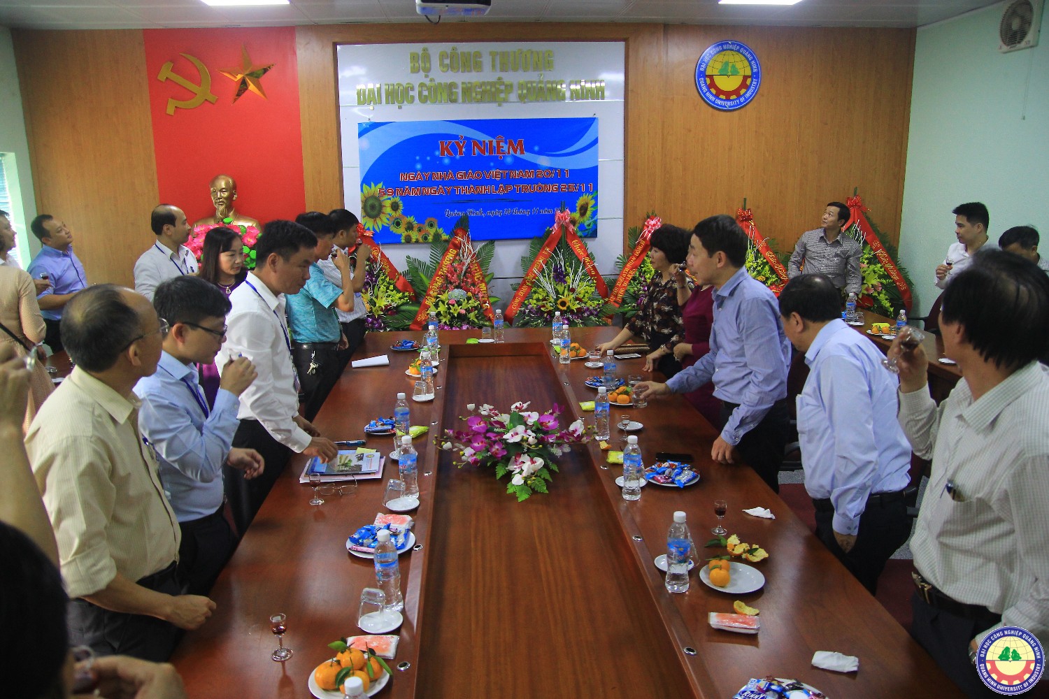 Công đoàn bộ Công thương và các đơn vị chúc mừng nhà trường 20-11