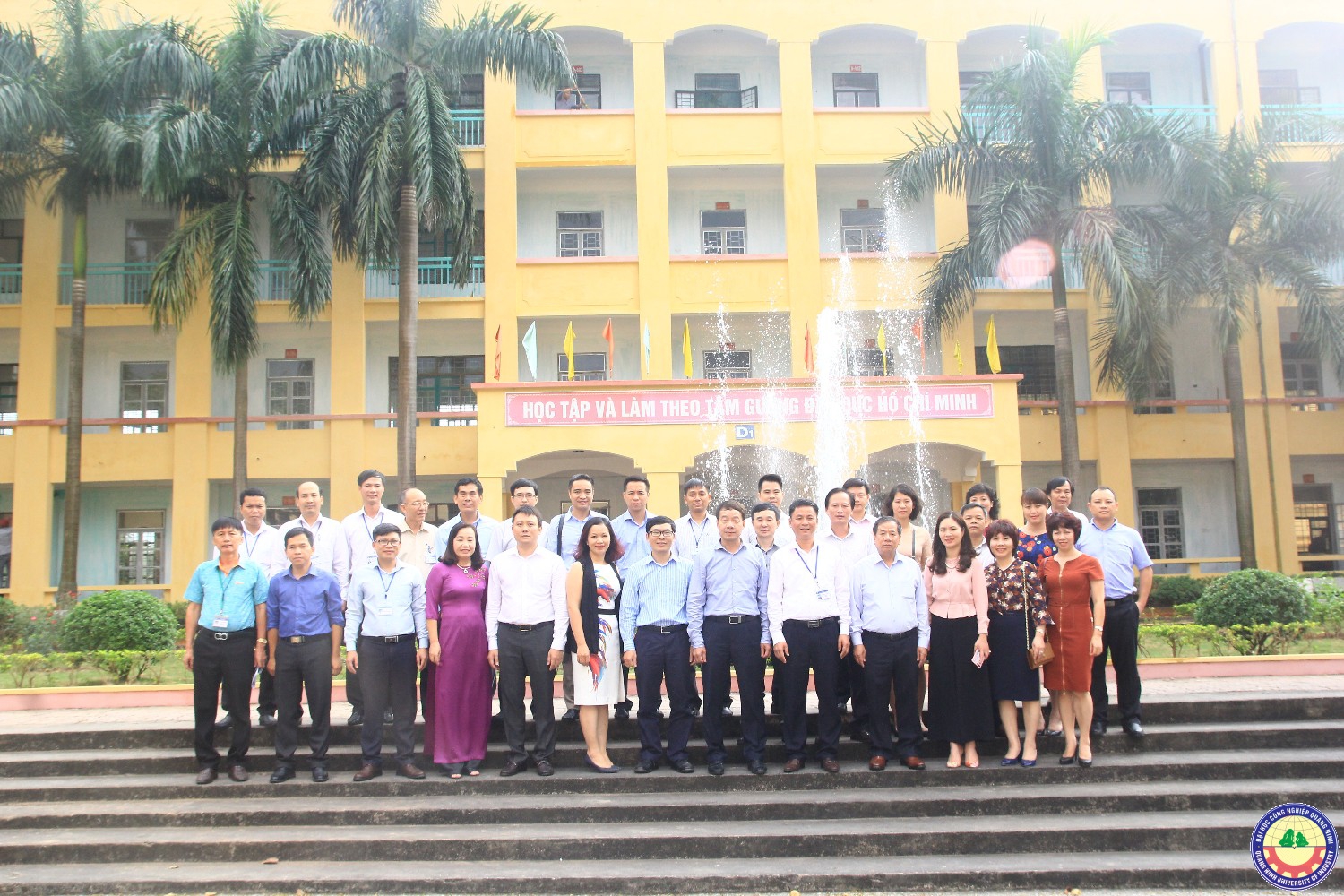 Công đoàn bộ Công thương và các đơn vị chúc mừng nhà trường 20-11