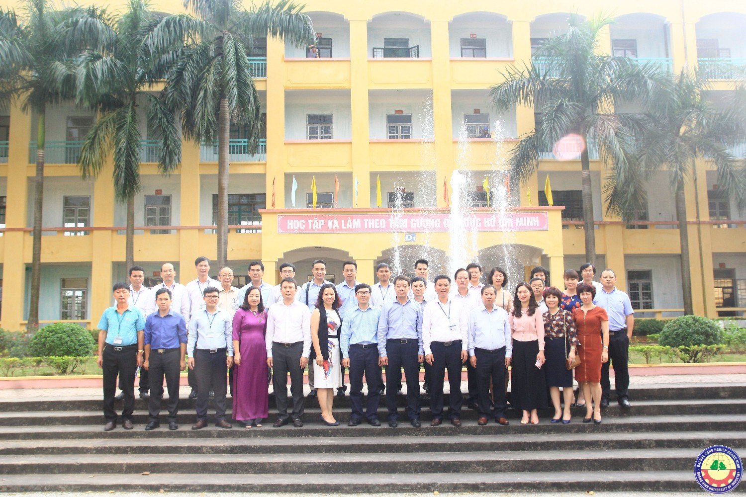 Công đoàn bộ Công thương và các đơn vị chúc mừng nhà trường 20-11