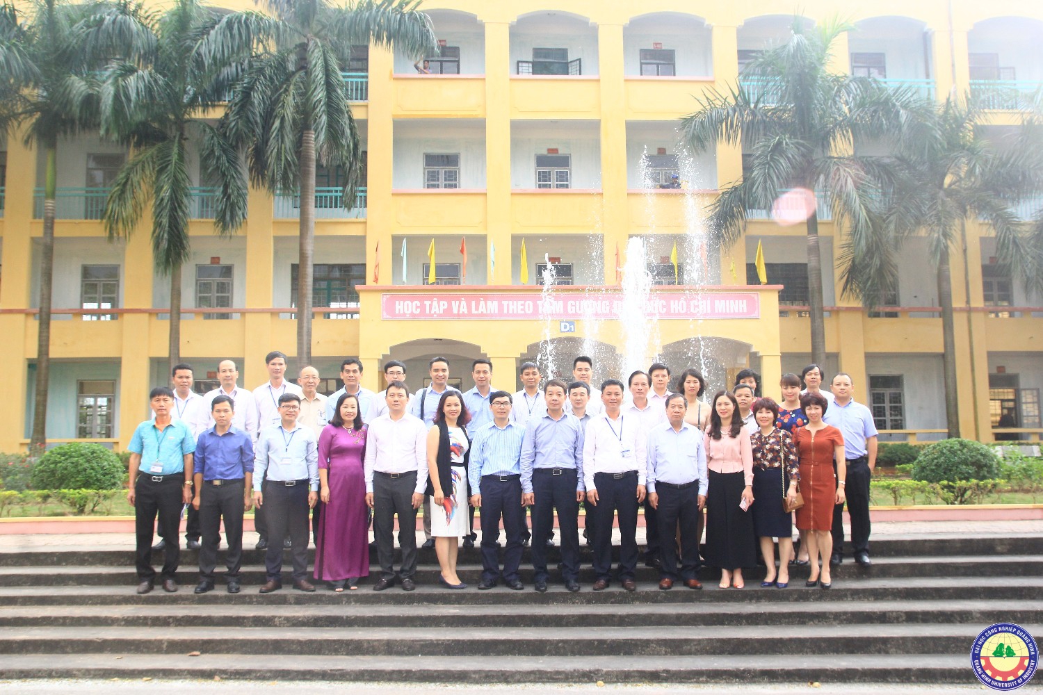Công đoàn bộ Công thương và các đơn vị chúc mừng nhà trường 20-11