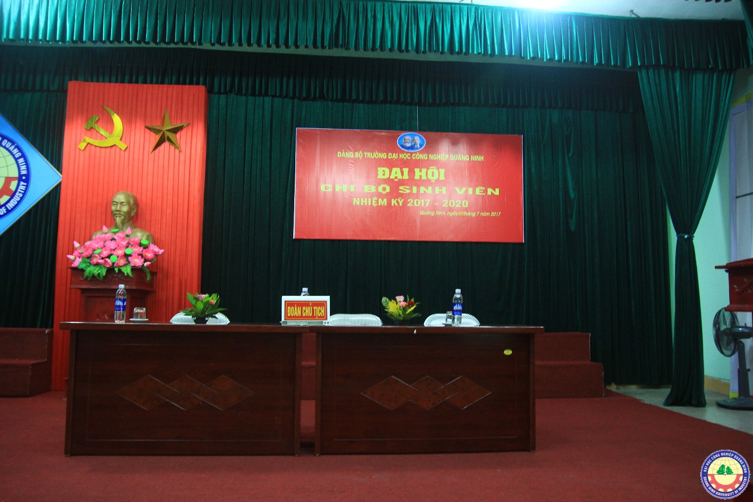 Đại hội chi bộ sinh viên