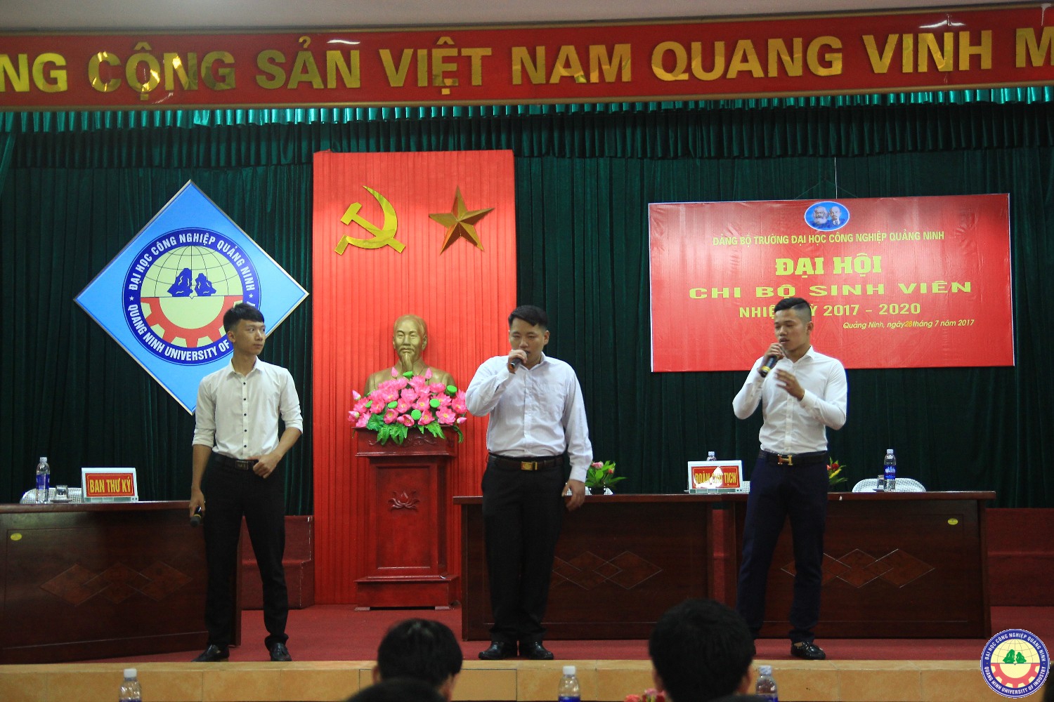 Đại hội chi bộ sinh viên