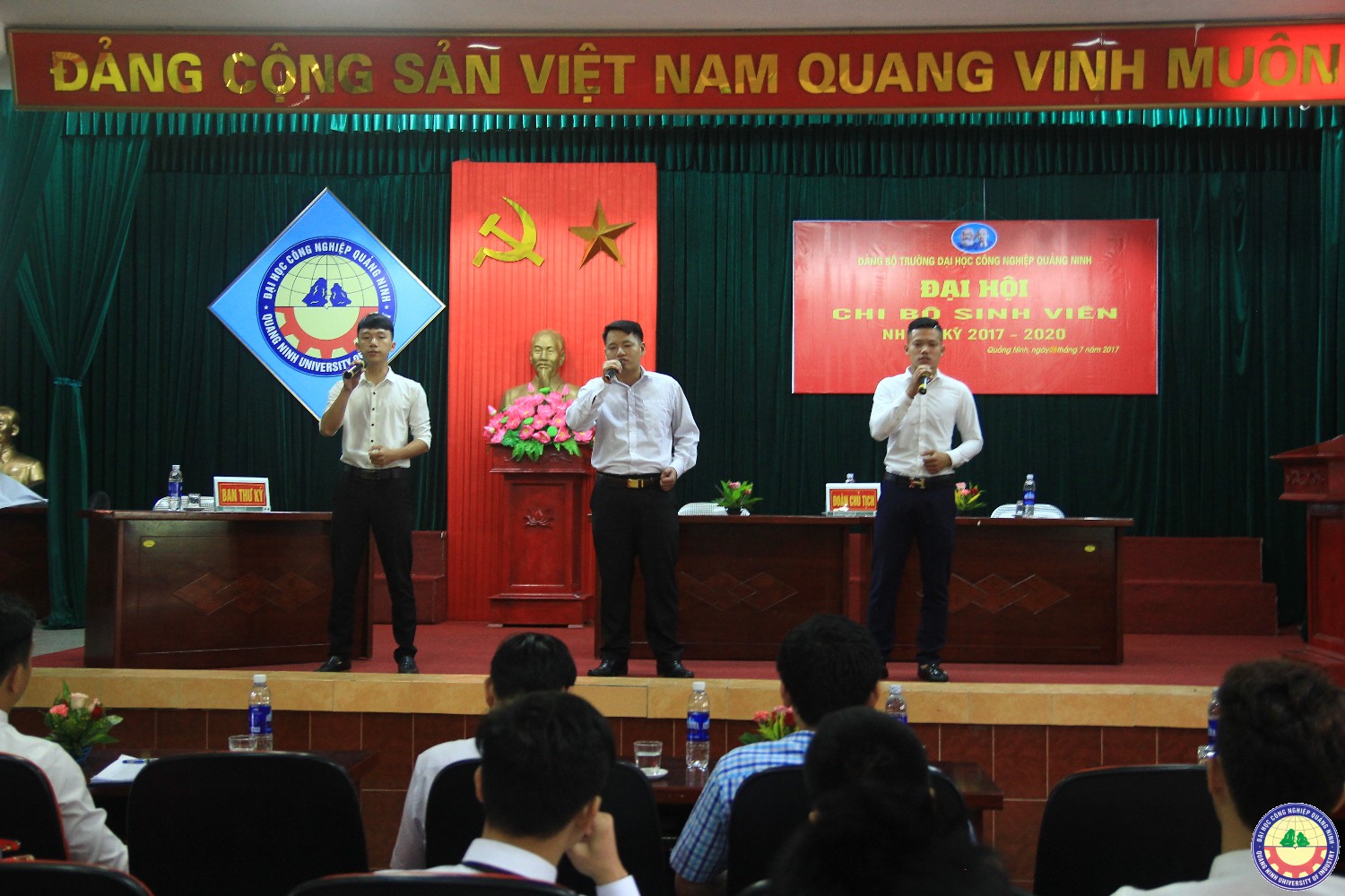 Đại hội chi bộ sinh viên