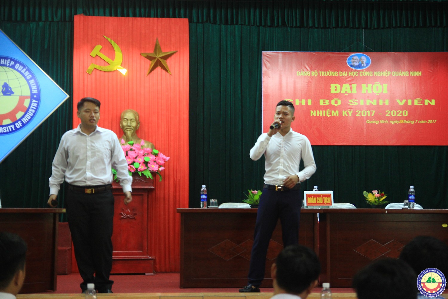 Đại hội chi bộ sinh viên
