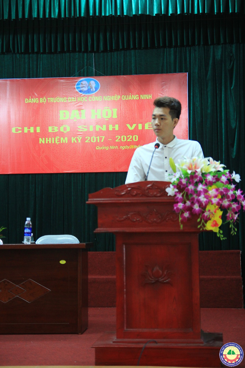 Đại hội chi bộ sinh viên