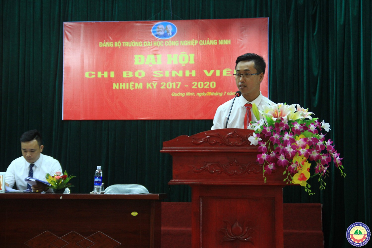 Đại hội chi bộ sinh viên