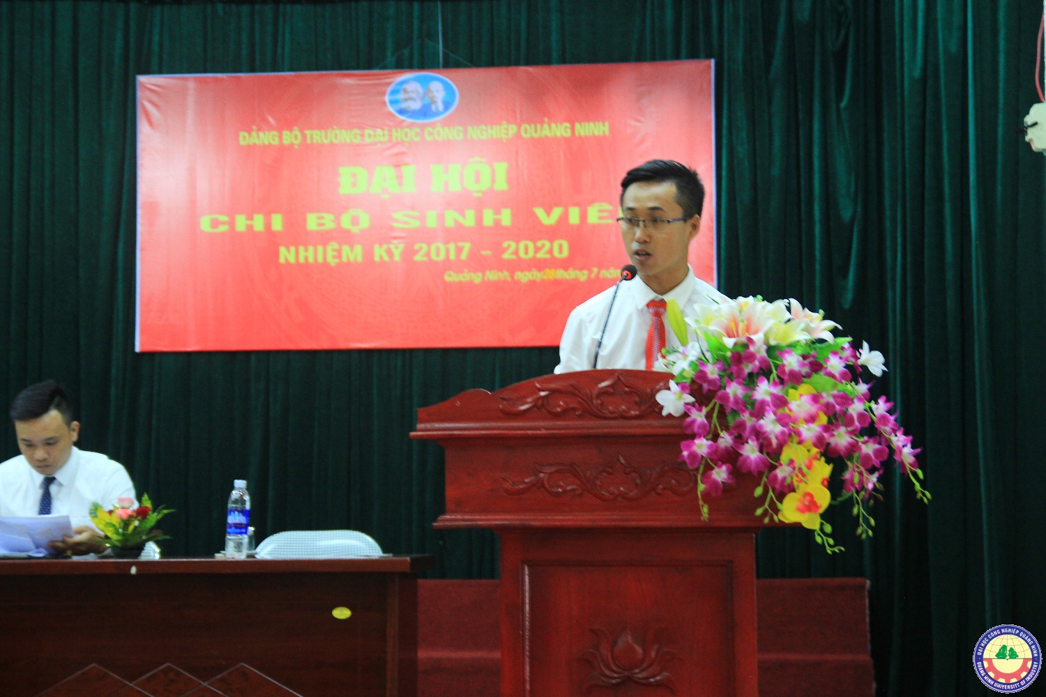Đại hội chi bộ sinh viên