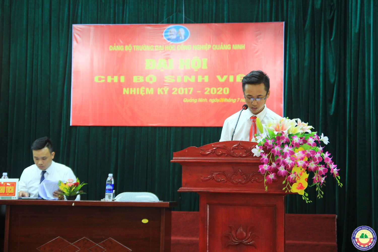 Đại hội chi bộ sinh viên