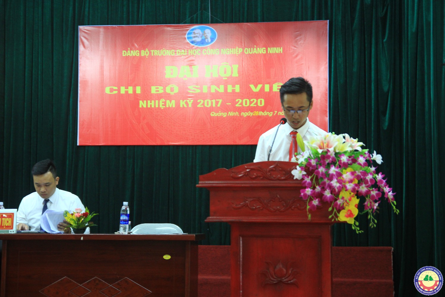 Đại hội chi bộ sinh viên