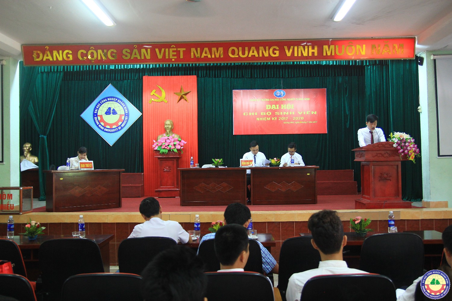 Đại hội chi bộ sinh viên