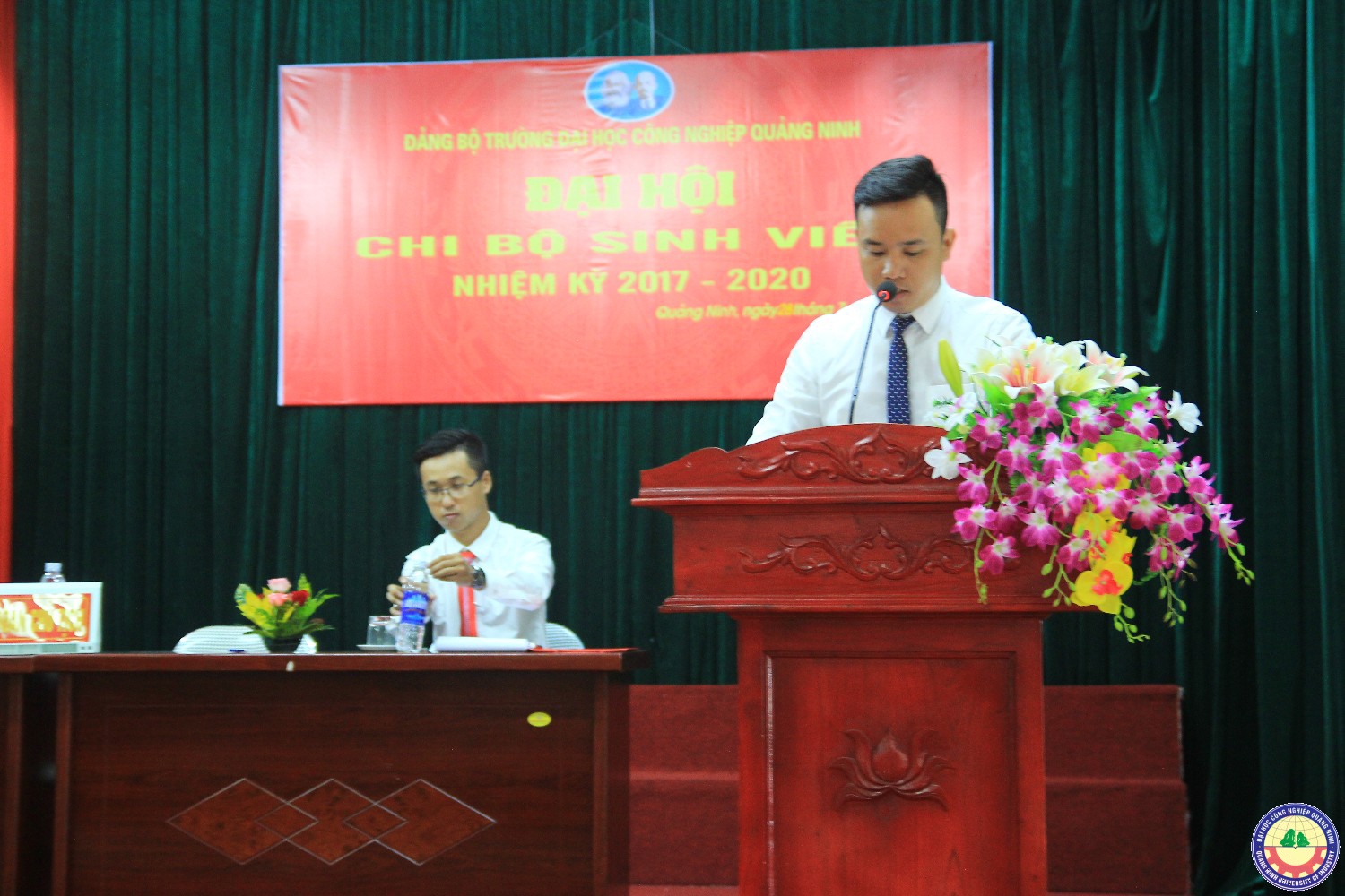 Đại hội chi bộ sinh viên