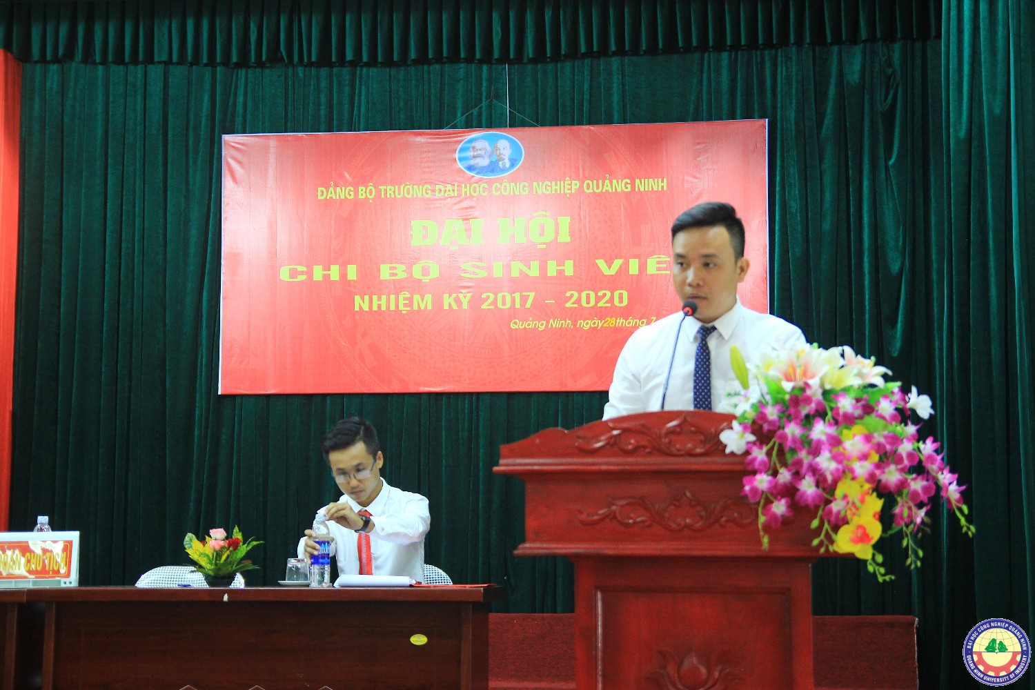 Đại hội chi bộ sinh viên