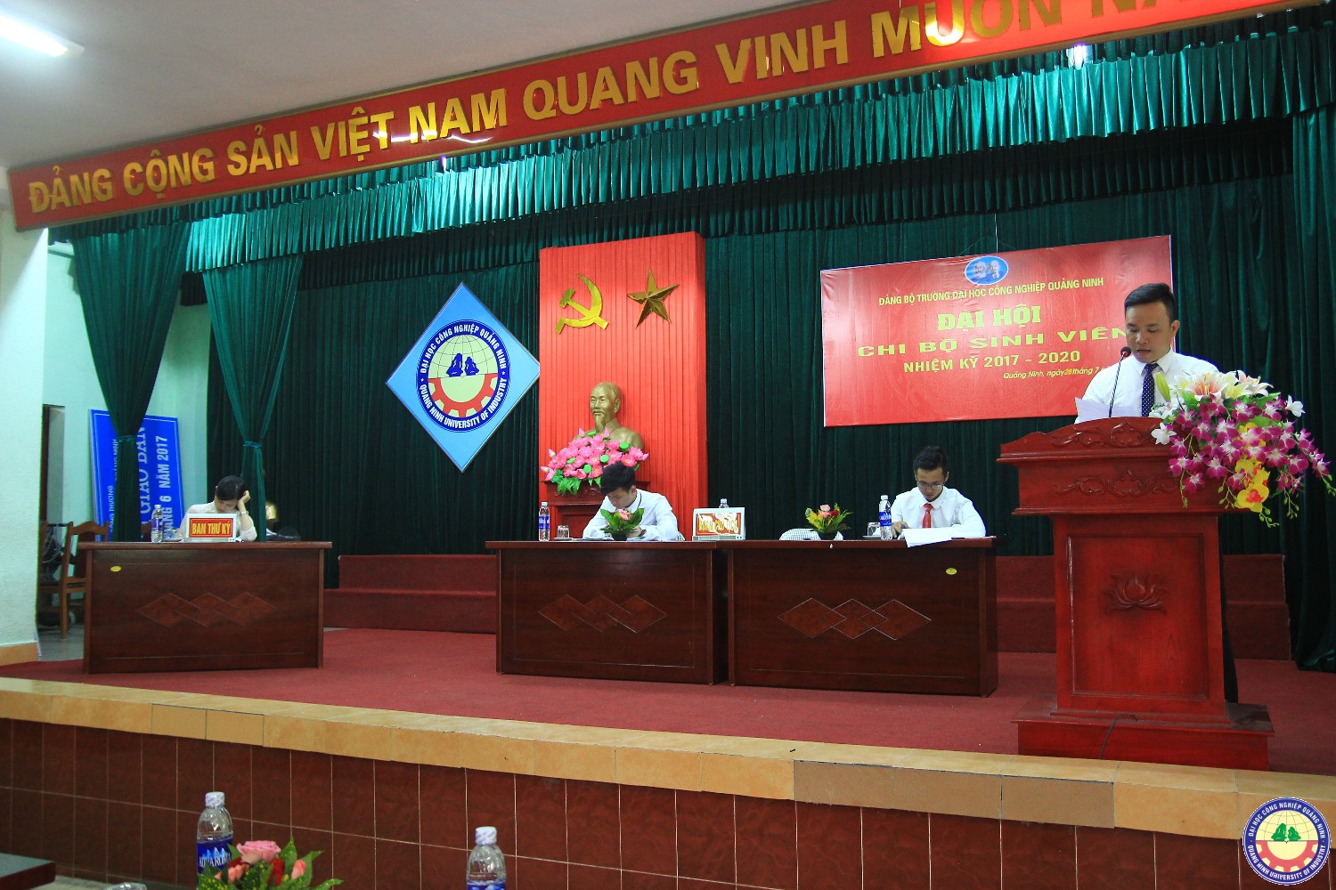 Đại hội chi bộ sinh viên