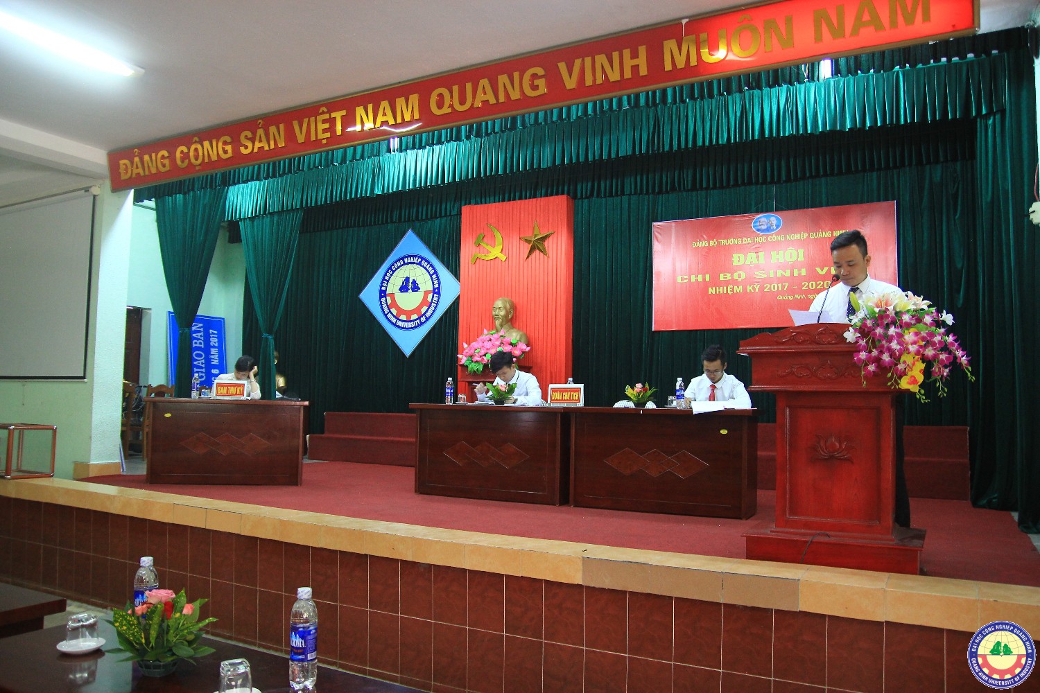 Đại hội chi bộ sinh viên