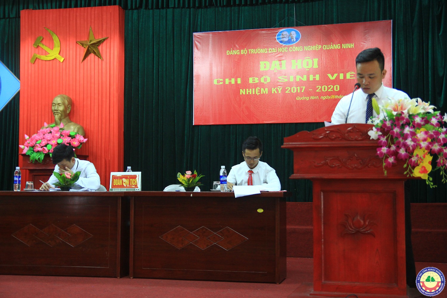 Đại hội chi bộ sinh viên