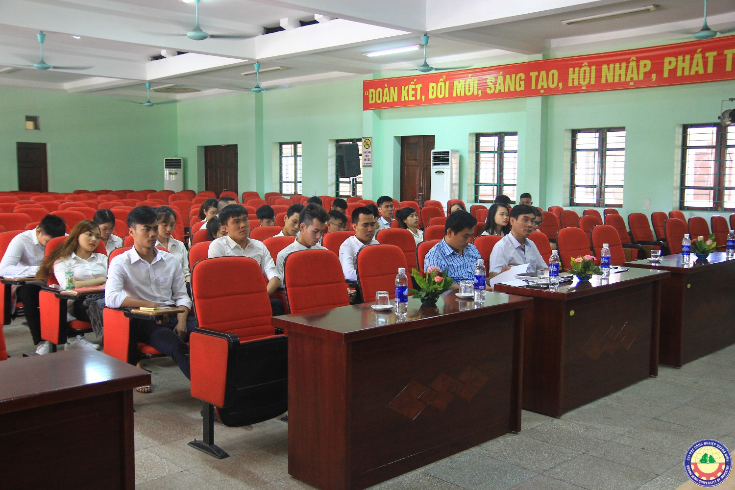Đại hội chi bộ sinh viên