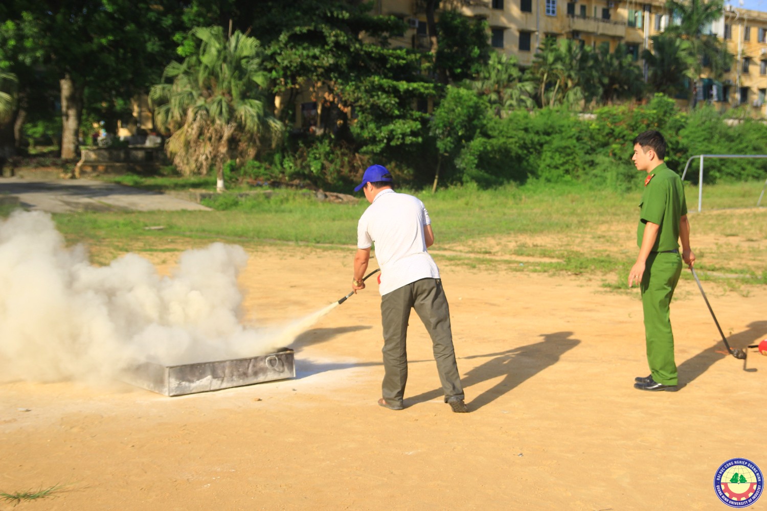 Diễn tập phòng cháy chũa cháy tại trường
