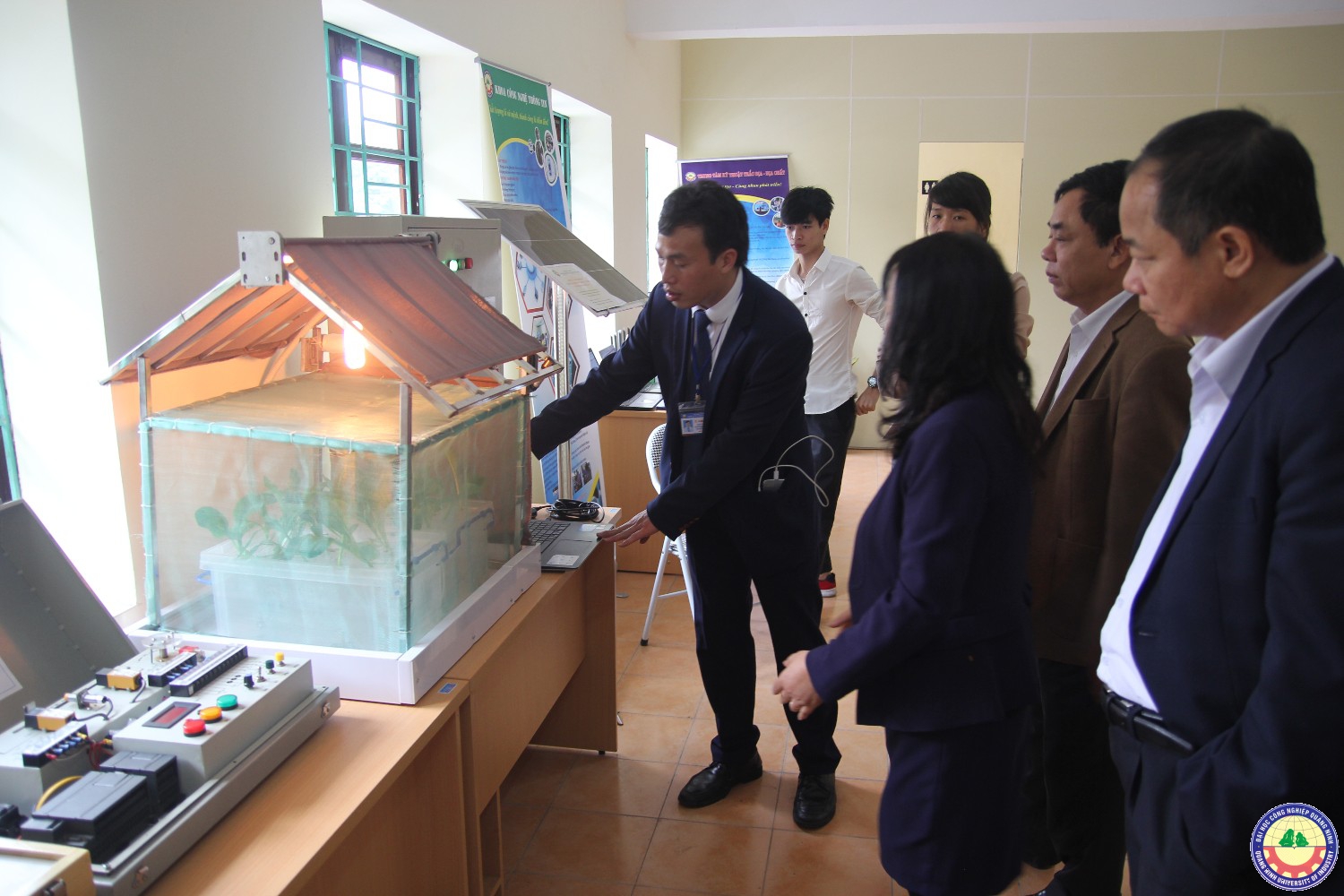 Hội thảo liên kết gữa các trường THPT vs các trường đạ học cao đẳng và các tổ chức doanh nghệp nâng cao hiệu quả đào tạo và nghiên cứu khoa học công nghệ