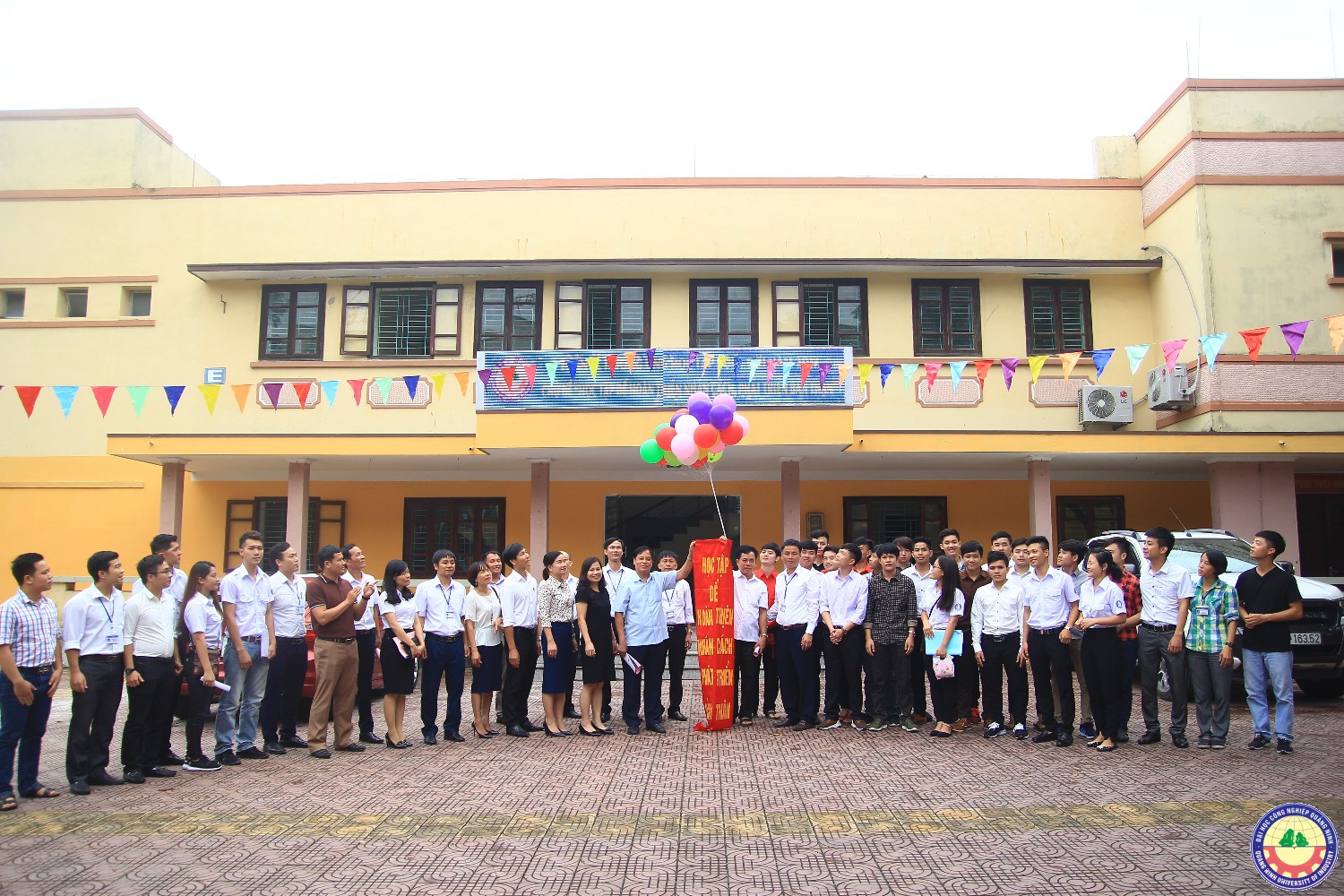Hội thảo Sinh viên với việc học tập để hoàn thiện nhân cách phát triển bản thân