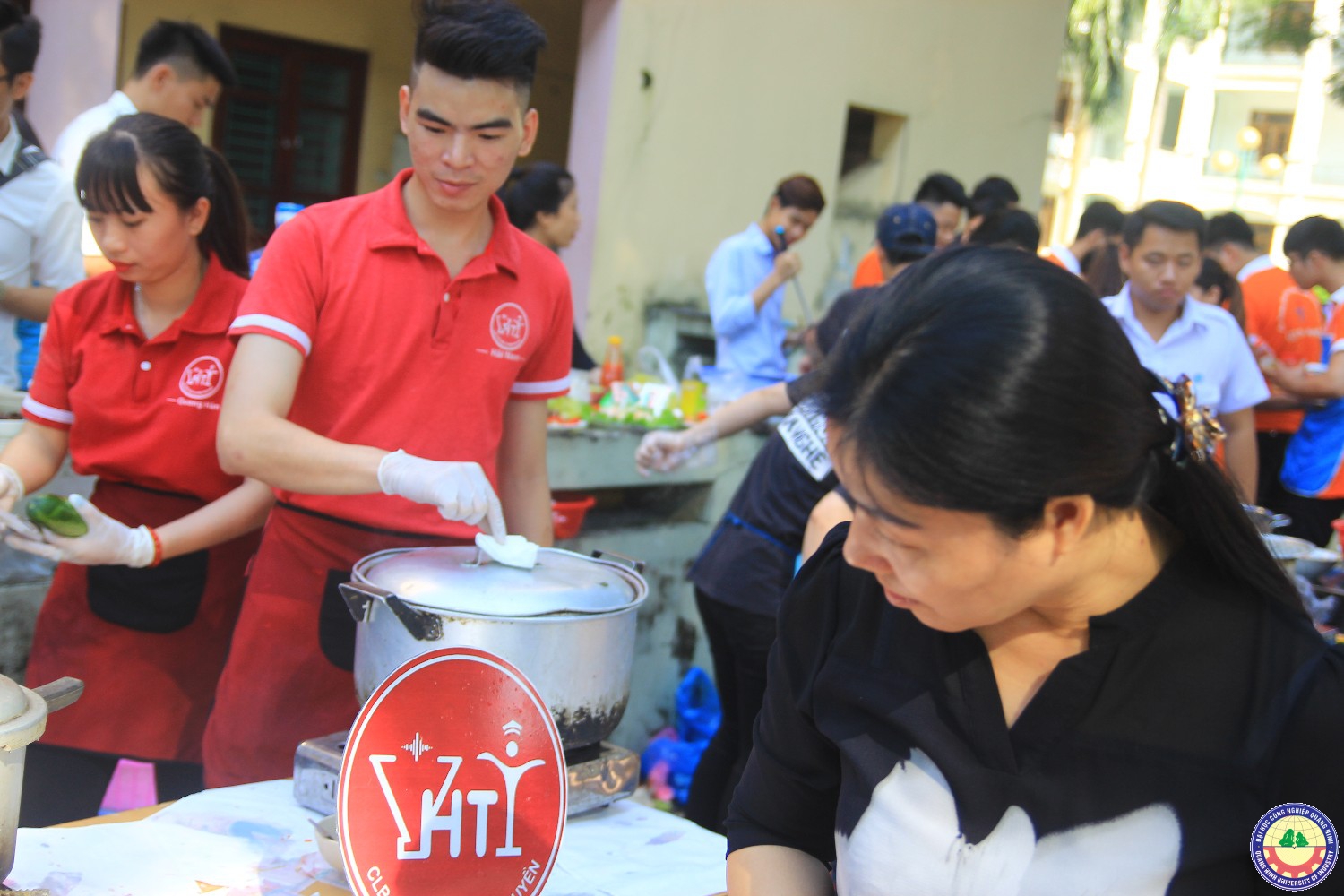 Hội thi nấu ăn chào mừng ngày 20/10 hội sinh viên trường
