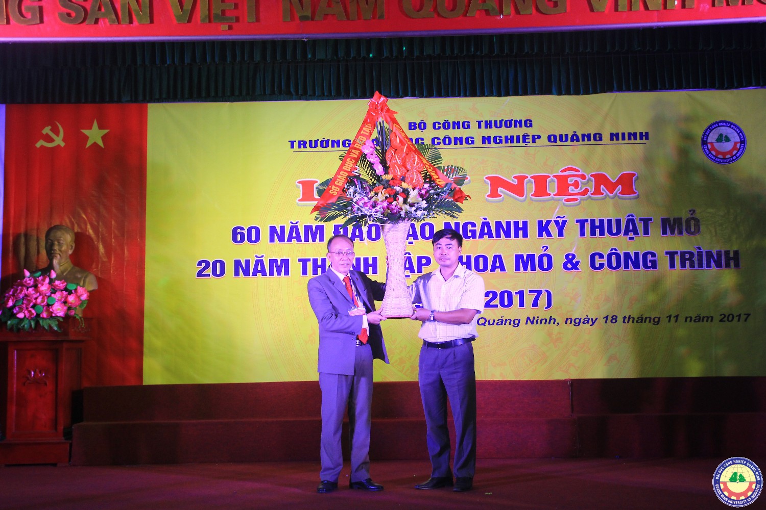 Kỉ niệm 20 năm thành lập khoa Mỏ-Công trình
