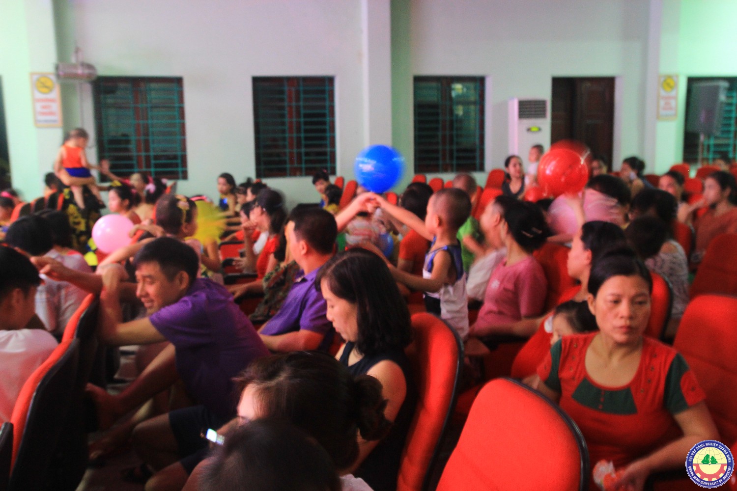 Tết trung thu cho con cán bộ cnv chức nhà trường.