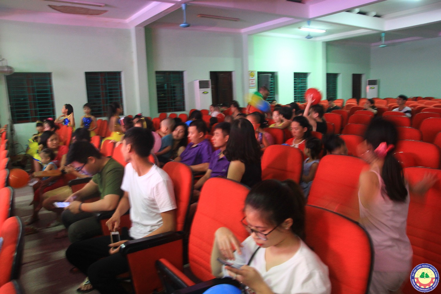 Tết trung thu cho con cán bộ cnv chức nhà trường.