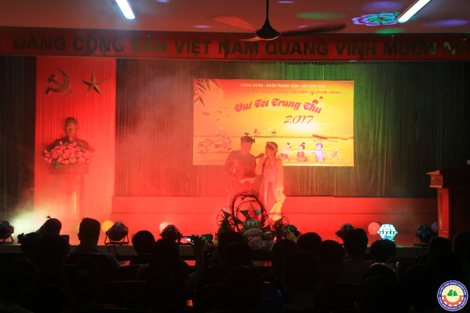 Tết trung thu cho con cán bộ cnv chức nhà trường.