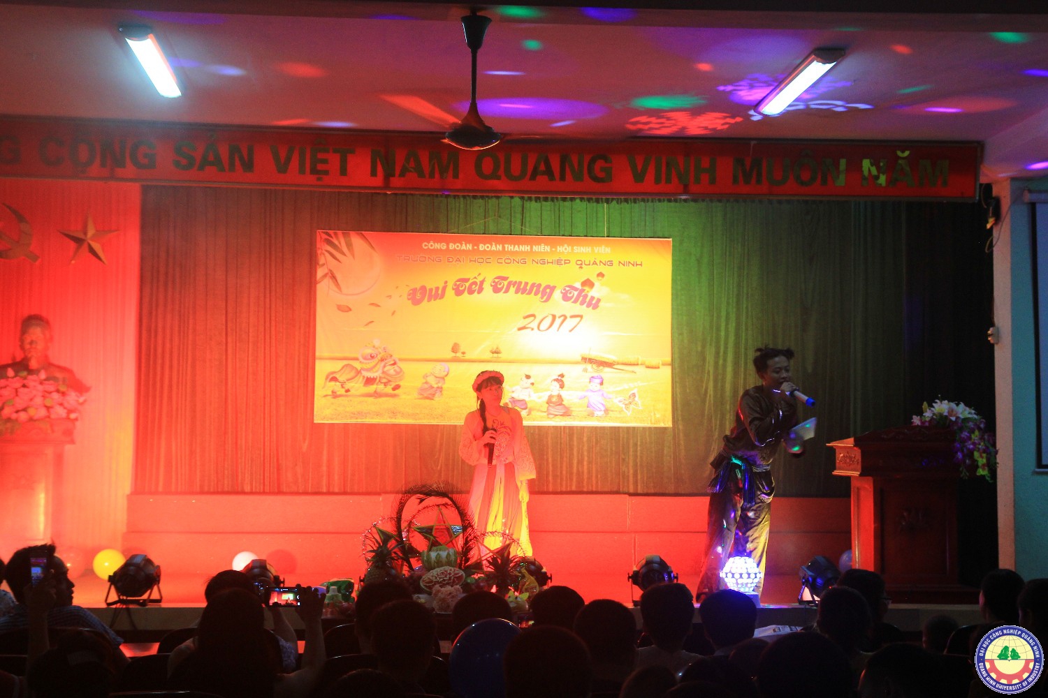 Tết trung thu cho con cán bộ cnv chức nhà trường.