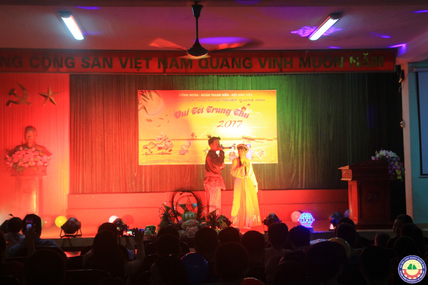 Tết trung thu cho con cán bộ cnv chức nhà trường.