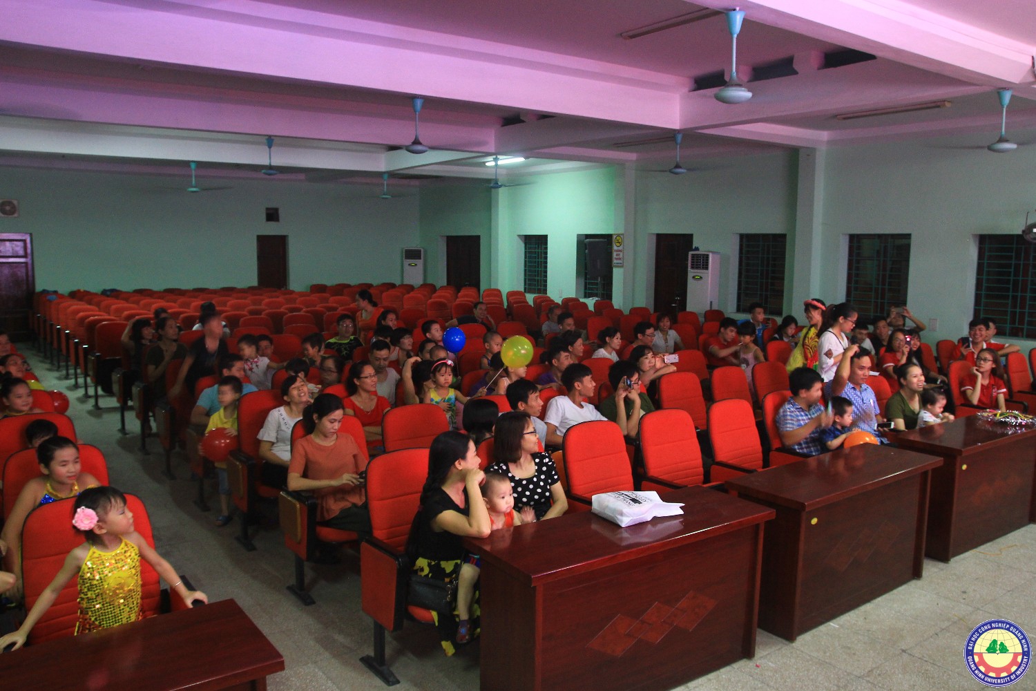 Tết trung thu cho con cán bộ cnv chức nhà trường.