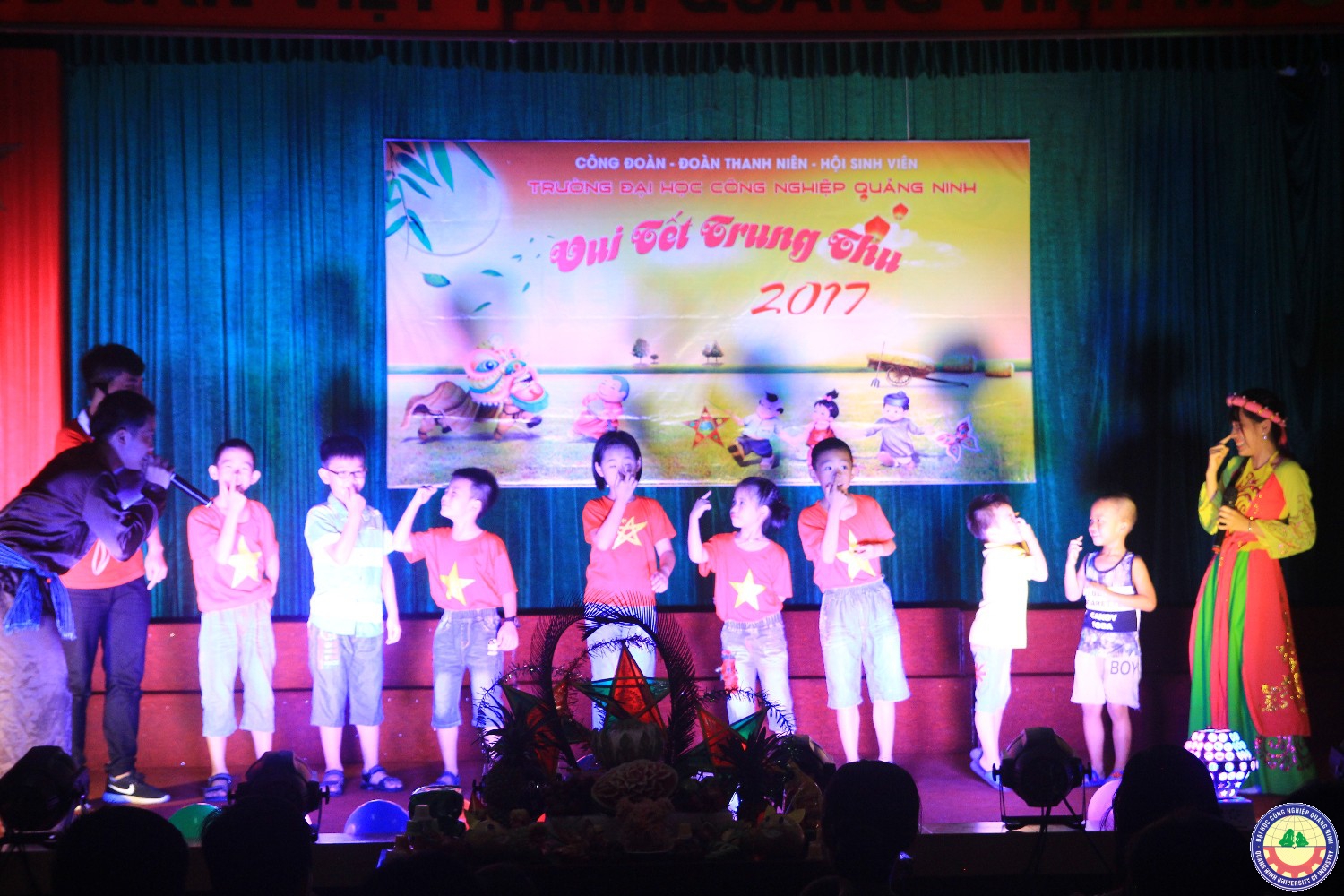 Tết trung thu cho con cán bộ cnv chức nhà trường.