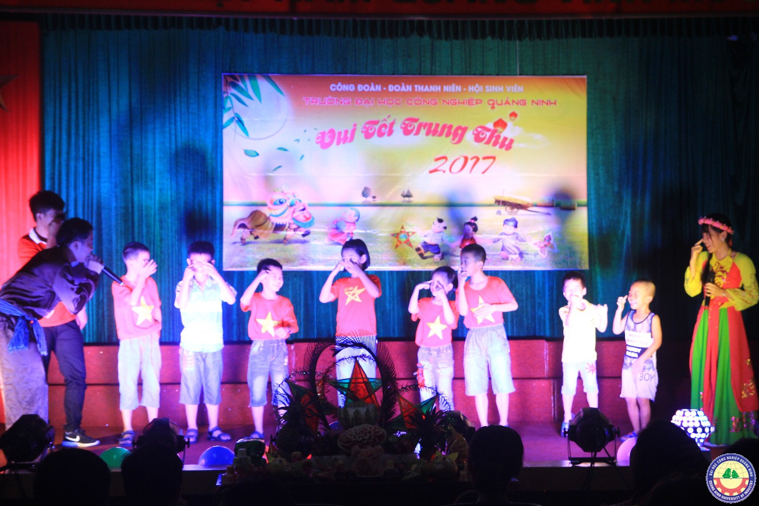 Tết trung thu cho con cán bộ cnv chức nhà trường.