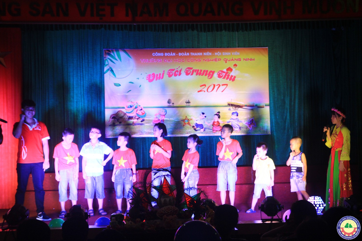 Tết trung thu cho con cán bộ cnv chức nhà trường.