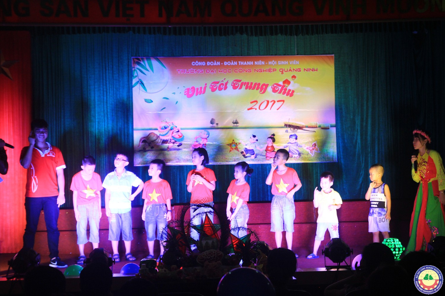 Tết trung thu cho con cán bộ cnv chức nhà trường.