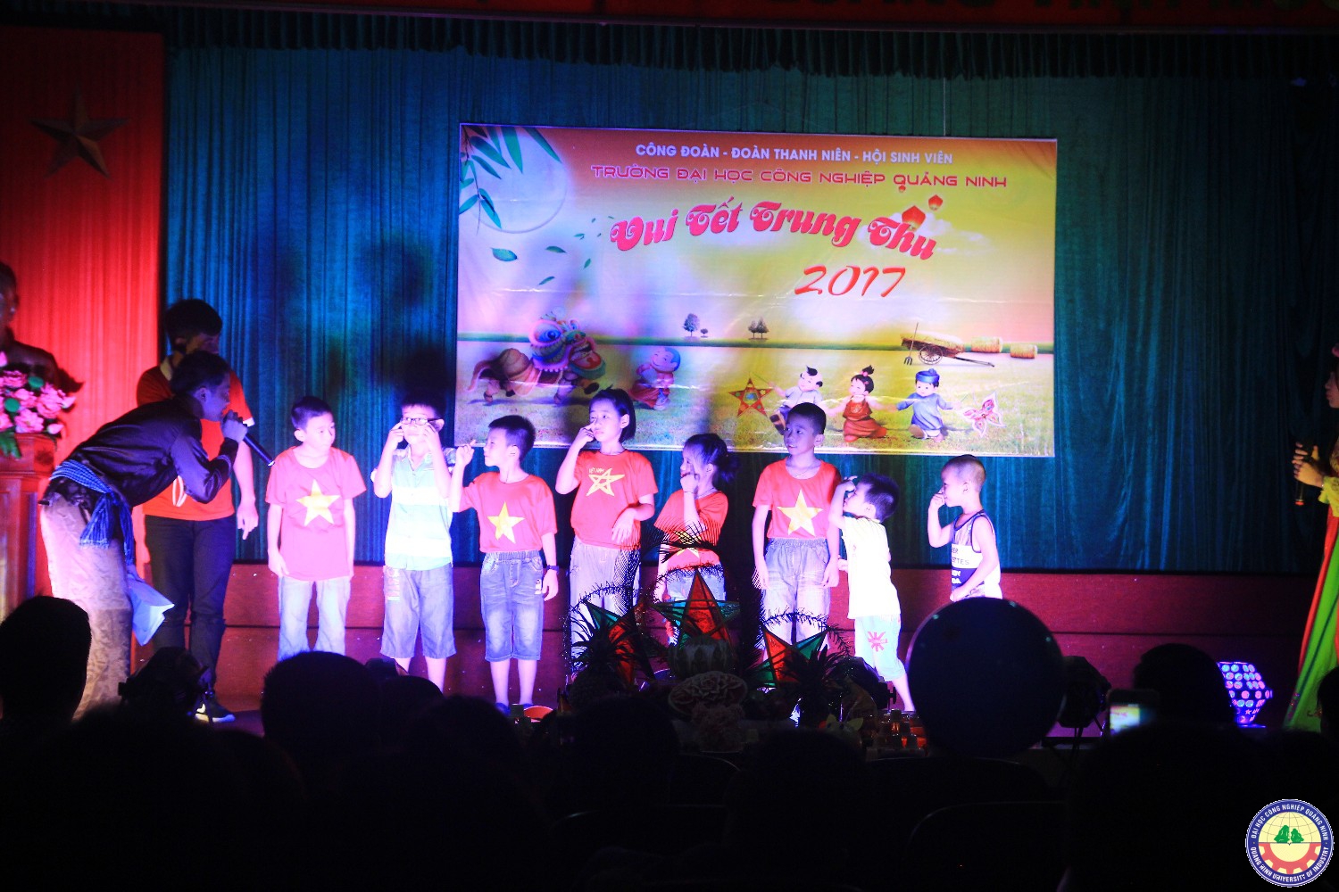Tết trung thu cho con cán bộ cnv chức nhà trường.