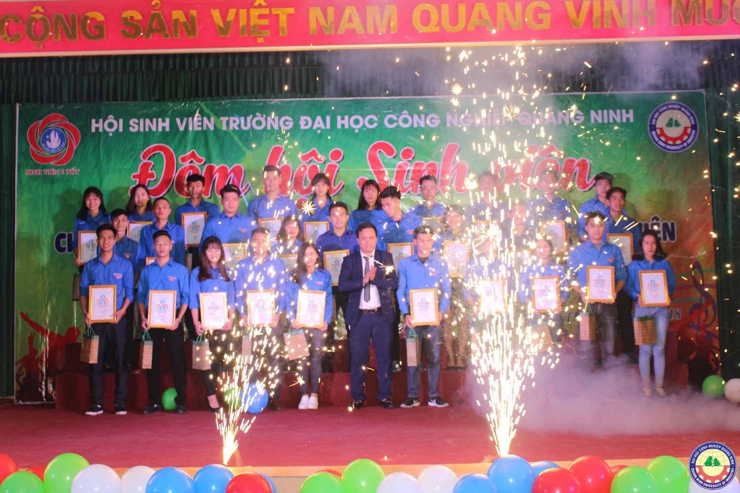 Đêm hội sinh viên kỷ niệm 68 năm ngày truyền thống HSSV 9.1.2018