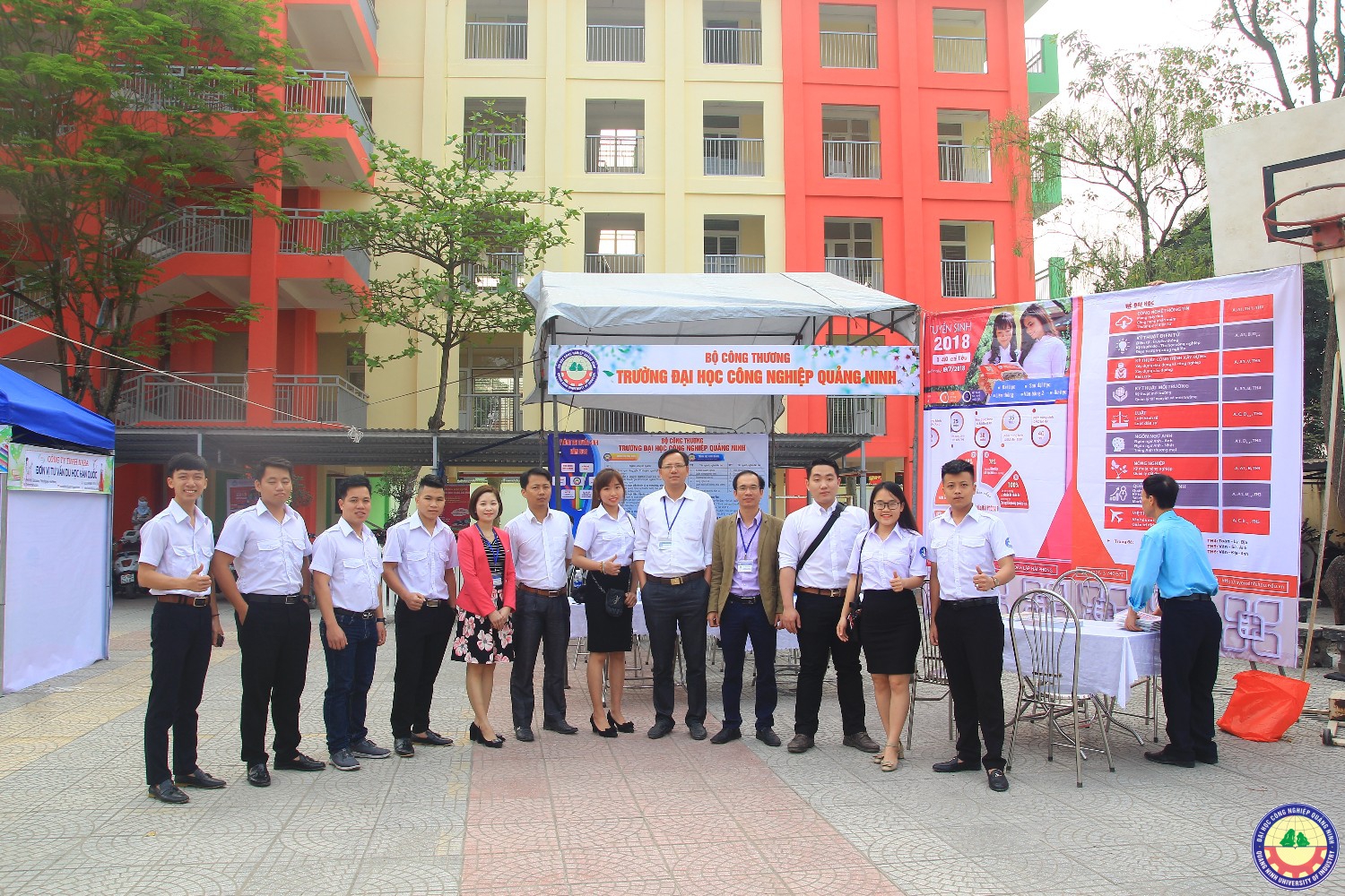 Giao lưu văn nghệ kết hợp với tuyển sinh tại trường 25/10 Thủy Nguyên - Hải Phòng