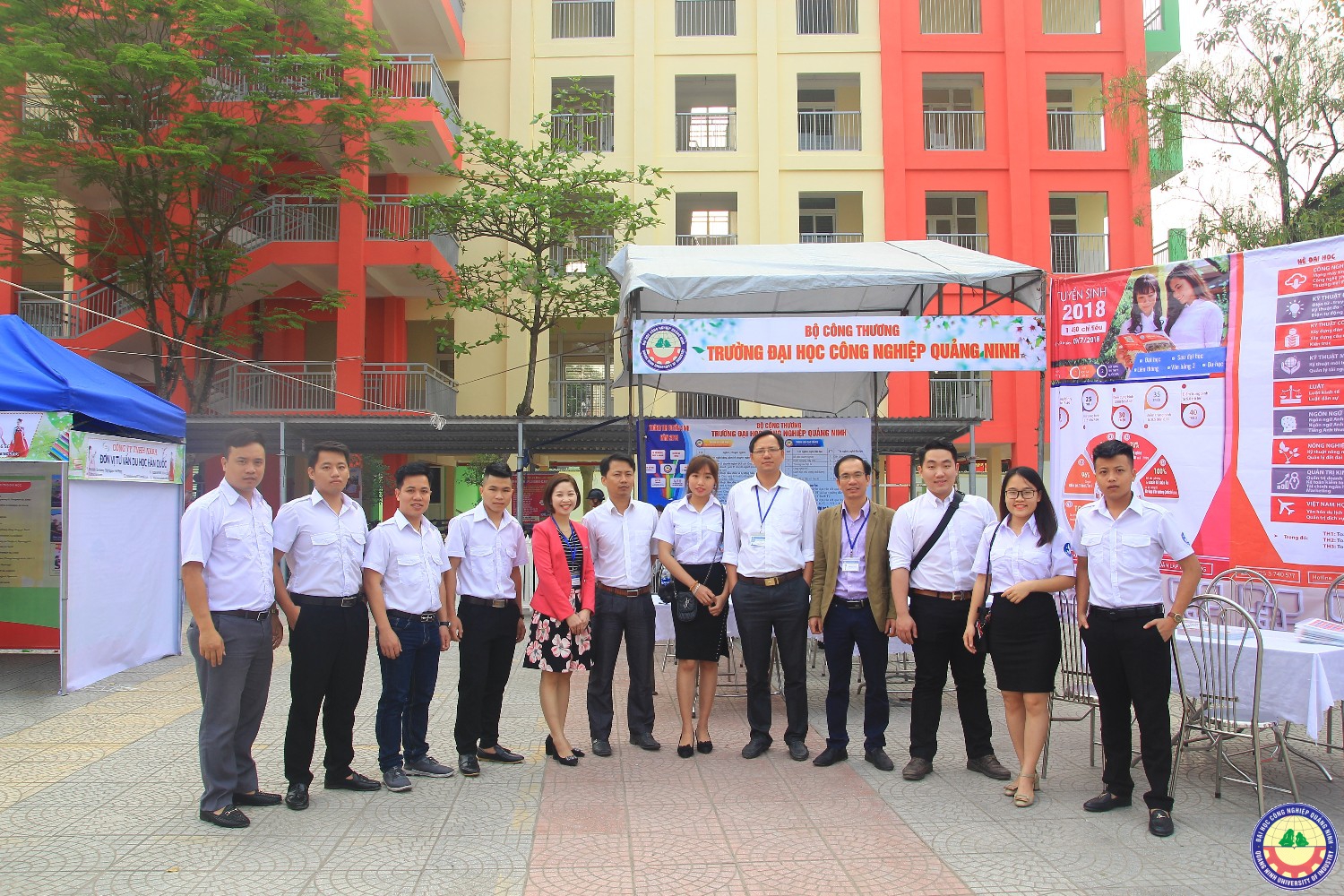 Giao lưu văn nghệ kết hợp với tuyển sinh tại trường 25/10 Thủy Nguyên - Hải Phòng