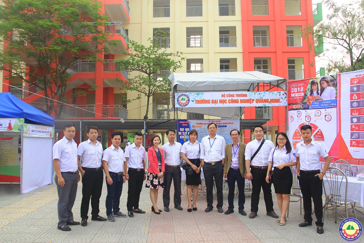 Giao lưu văn nghệ kết hợp với tuyển sinh tại trường 25/10 Thủy Nguyên - Hải Phòng