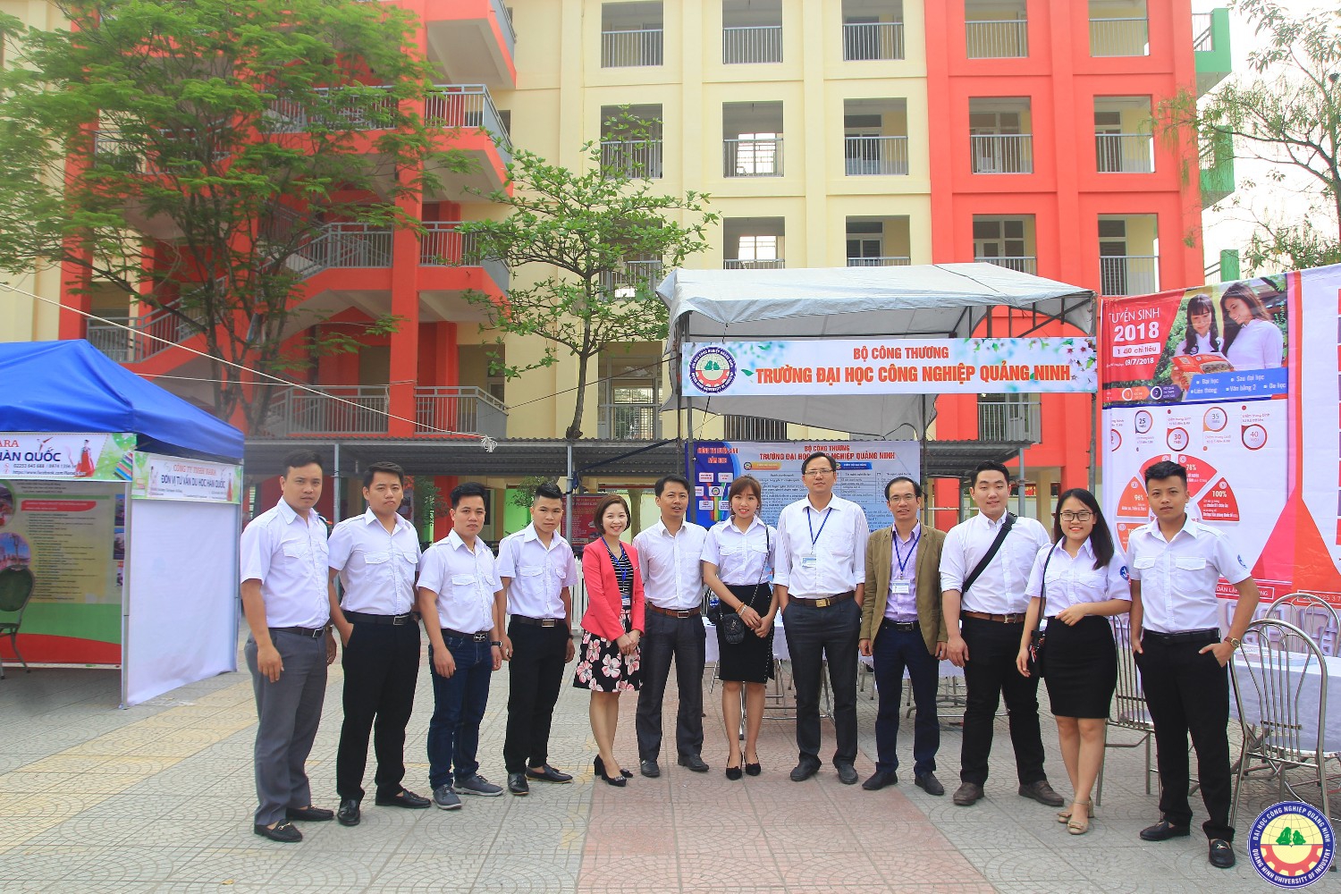 Giao lưu văn nghệ kết hợp với tuyển sinh tại trường 25/10 Thủy Nguyên - Hải Phòng