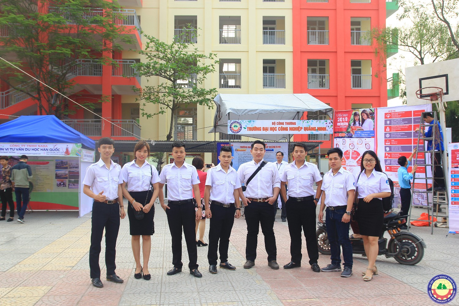 Giao lưu văn nghệ kết hợp với tuyển sinh tại trường 25/10 Thủy Nguyên - Hải Phòng