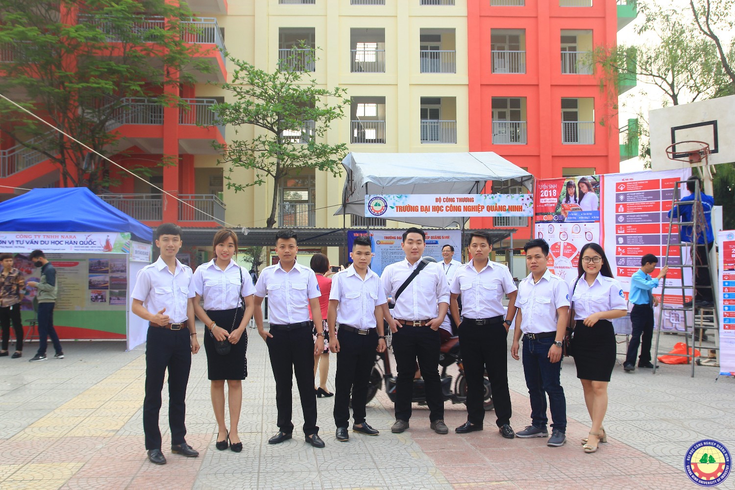 Giao lưu văn nghệ kết hợp với tuyển sinh tại trường 25/10 Thủy Nguyên - Hải Phòng