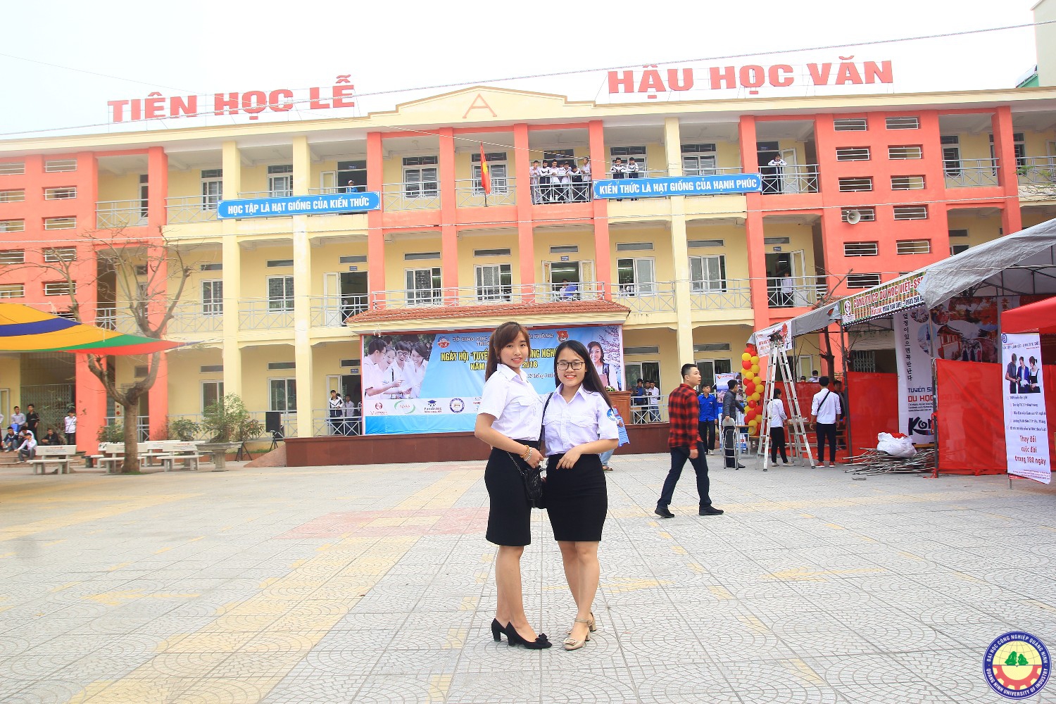 Giao lưu văn nghệ kết hợp với tuyển sinh tại trường 25/10 Thủy Nguyên - Hải Phòng