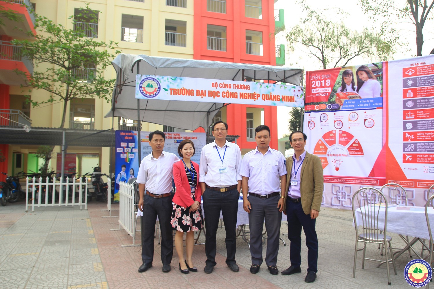 Giao lưu văn nghệ kết hợp với tuyển sinh tại trường 25/10 Thủy Nguyên - Hải Phòng